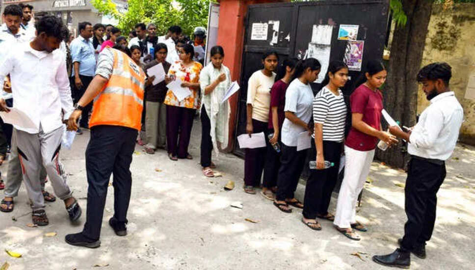 NEET UG 2026 परीक्षा में नकल गैंग का भंडाफोड़, 9 गिरफ्तार