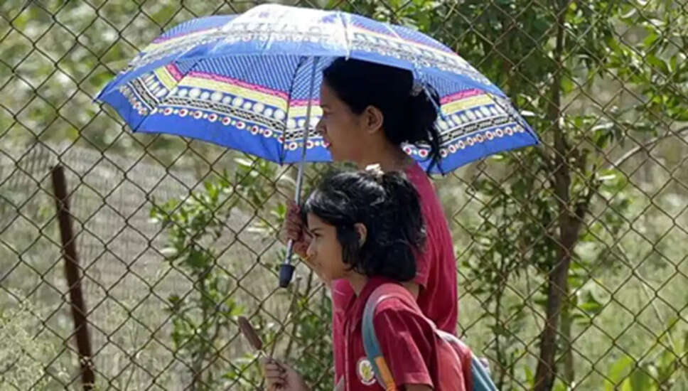 गर्मी की लहर: कई राज्यों में स्कूलों के समय में बदलाव और छुट्टियाँ