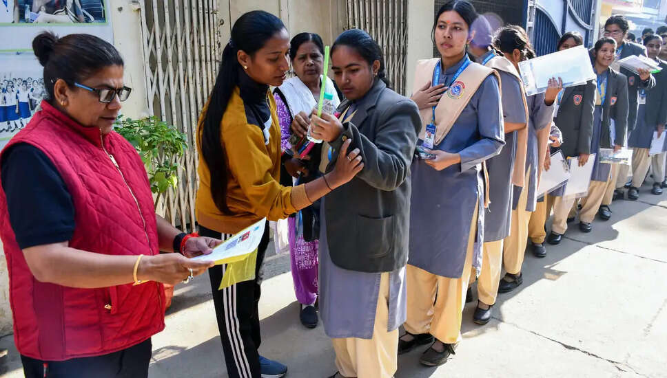 कक्षा 10 और 12 की बोर्ड परीक्षाएं: गृह विज्ञान और शारीरिक शिक्षा का प्रश्नपत्र आज