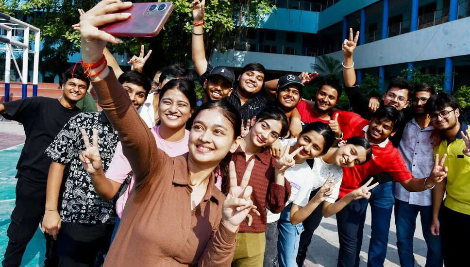 सीबीएसई कक्षा 12 के परिणामों में गिरावट: नई मूल्यांकन प्रणाली का प्रभाव