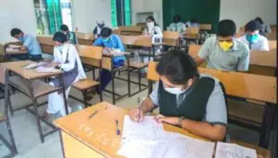 CBSE बोर्ड परीक्षाएं शुरू: 46 लाख छात्रों ने लिया हिस्सा, जानें क्या है खास!