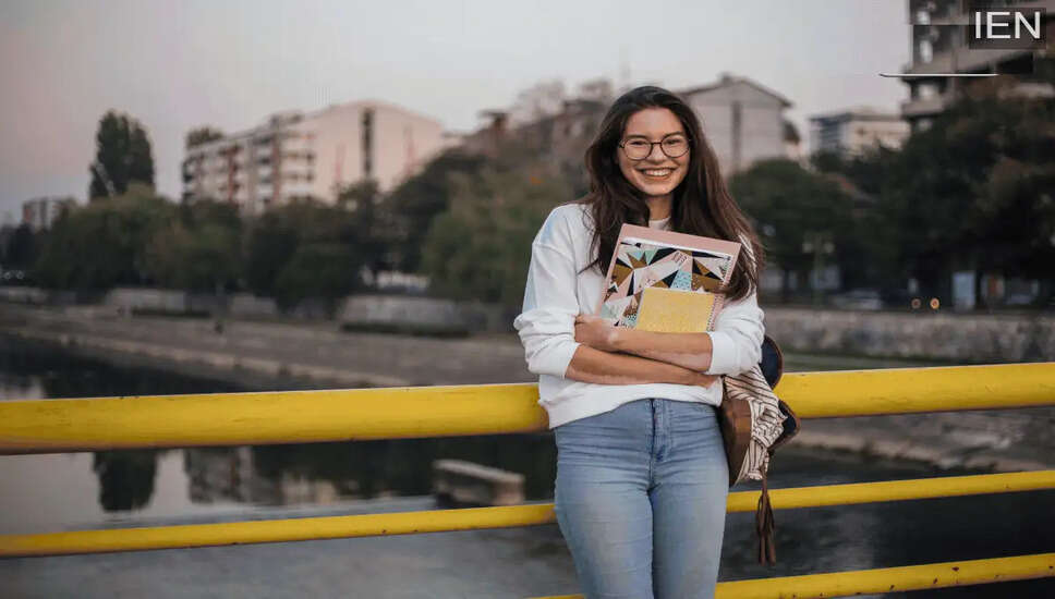 12वीं के बाद के शीर्ष 10 डिप्लोमा पाठ्यक्रम: एक चमकदार करियर की ओर