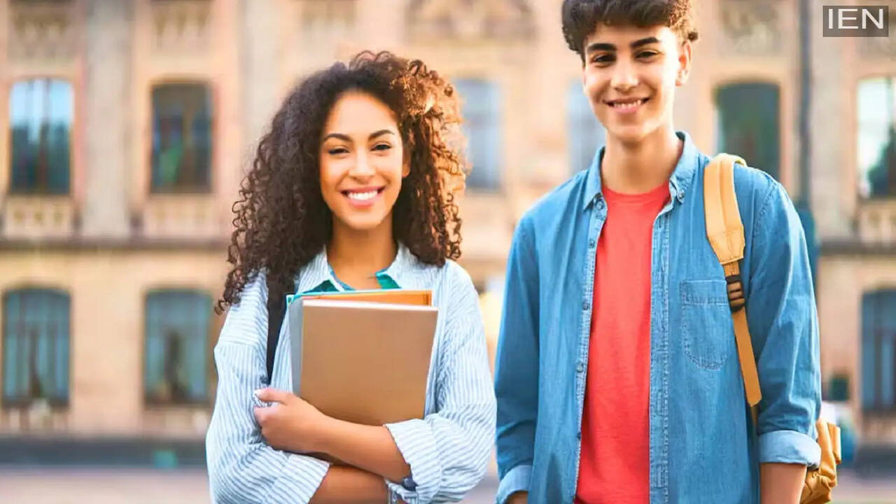 IITs में 600 से अधिक नई सीटों का इजाफा, नए पाठ्यक्रमों की शुरुआत