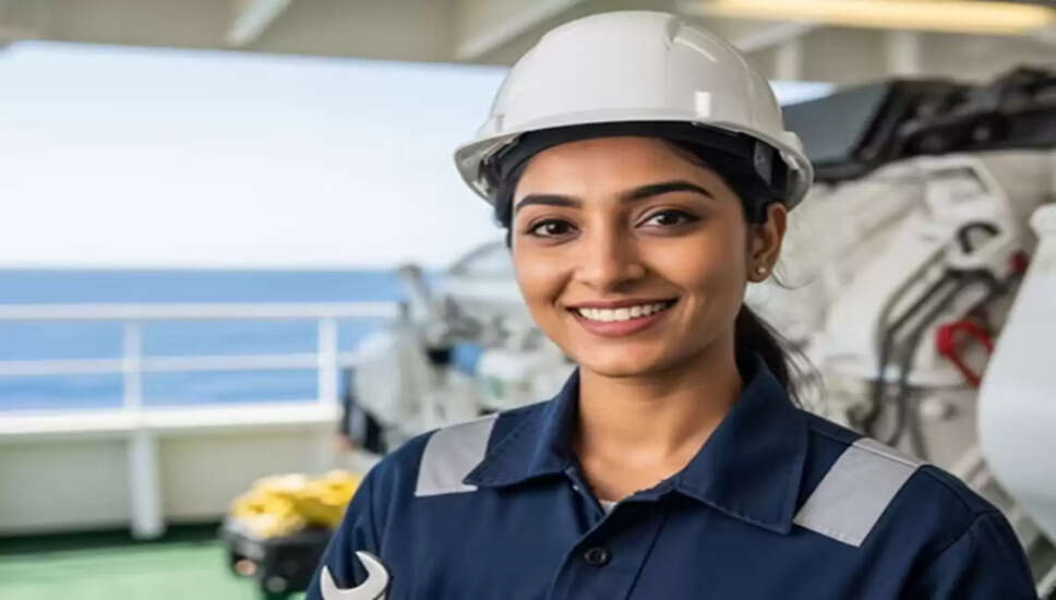 समुद्री इंजीनियरिंग: करियर के अवसर और वेतन