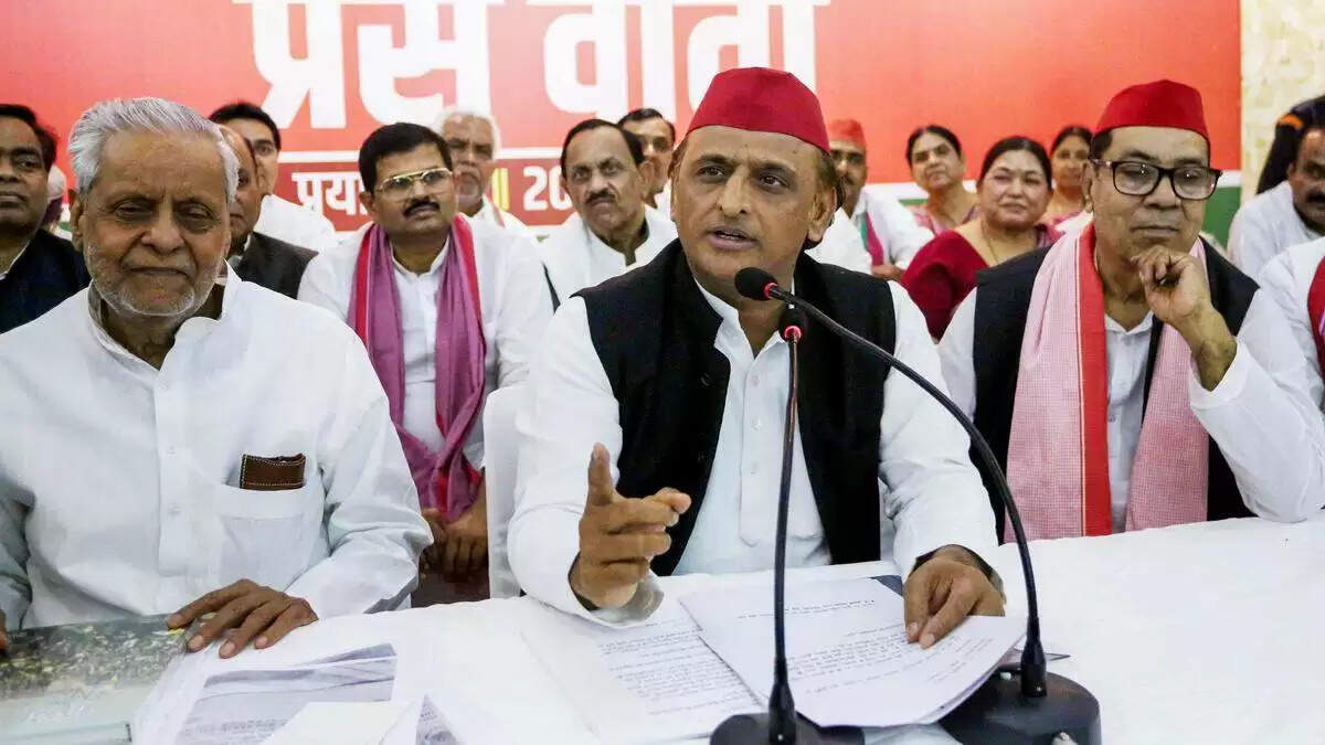 अखिलेश यादव का आरोप: महाकुंभ को राजनीतिक आयोजन में बदला गया