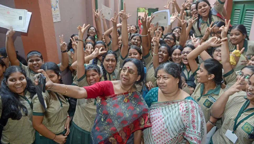 पश्चिम बंगाल माध्यमिक परीक्षा 2026 का परिणाम घोषित, टॉपर्स की सूची जारी