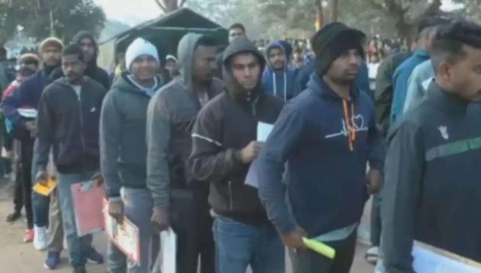 ओडिशा में बेरोजगारी की समस्या: होम गार्ड भर्ती में हजारों उम्मीदवार