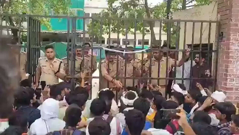 प्रयागराज में SSC GD कांस्टेबल परीक्षा में हंगामा: छात्रों का प्रदर्शन