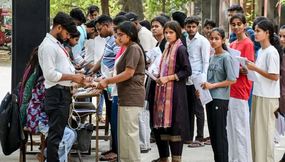 NEET-UG 2026: परीक्षा के बाद छात्रों की मिली-जुली प्रतिक्रियाएँ