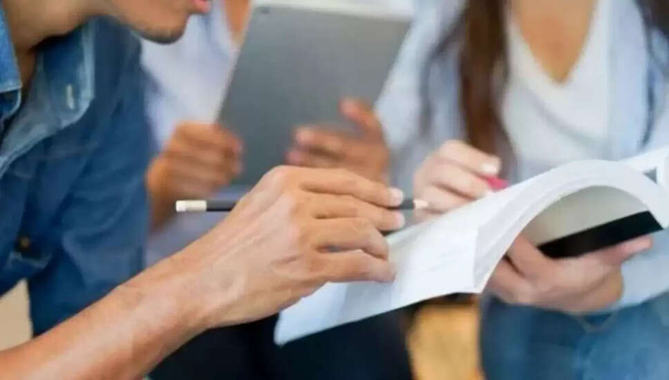 IGNOU का नया B.Sc. पाठ्यक्रम: फैब्रिक और एपरल डिज़ाइन में करियर के अवसर