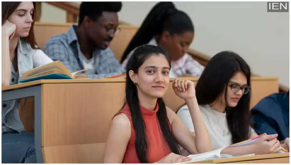 सीबीएसई 10वीं और 12वीं की बोर्ड परीक्षाएं शुरू, 8,074 केंद्रों पर परीक्षा