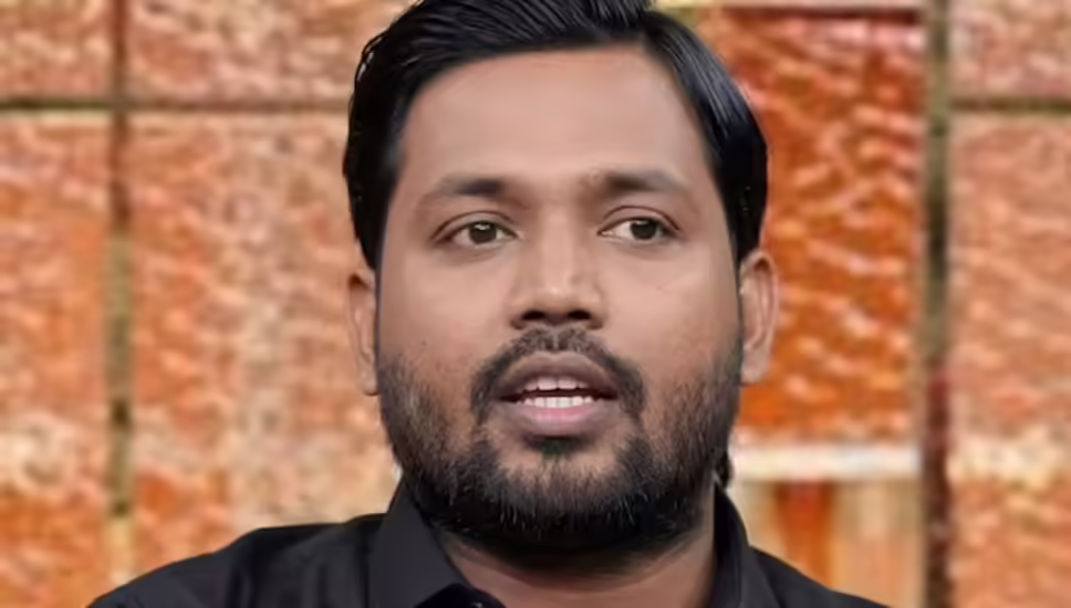 BJP विधायक नीरज बबलू ने रोशन आनंद के परिवार को दी सांत्वना, खान सर पर उठाए सवाल