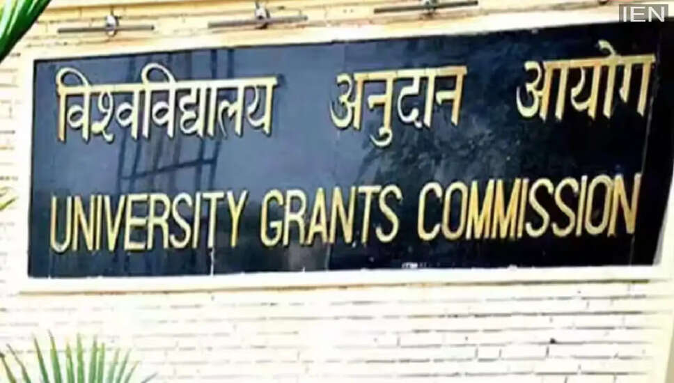 UGC की नई नियमावली: छात्रवृत्ति और फेलोशिप के लिए आधार लिंक बैंक खाता अनिवार्य