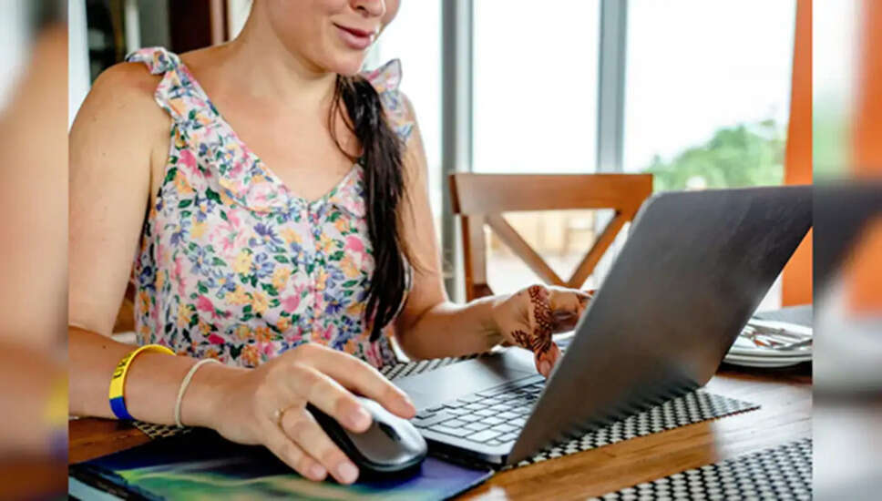 घर से काम करने के लिए आवश्यक वस्तुएं: एक सही सेटअप कैसे बनाएं