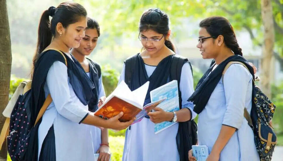CBSE कक्षा 12वीं भौतिकी परीक्षा: छात्रों की प्रतिक्रियाएं और प्रश्नपत्र का विश्लेषण