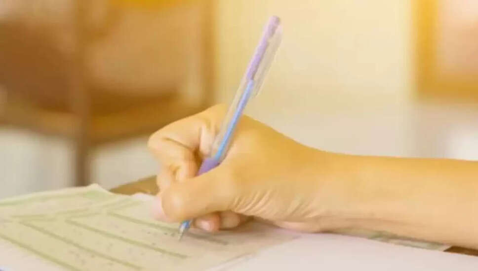 बिहार सरकार ने सरकारी कर्मचारियों के लिए परीक्षा में बार-बार बैठने की अनुमति दी