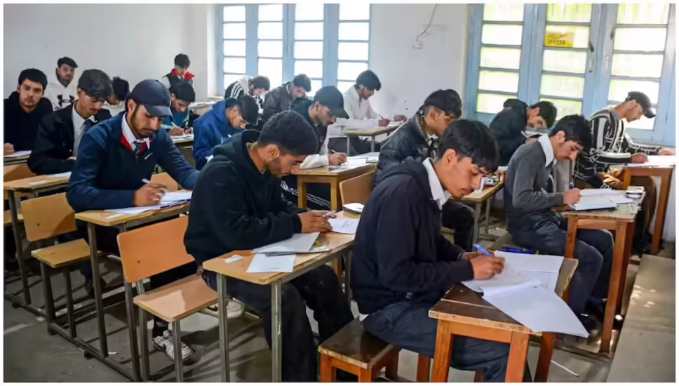 CBSE ने 2026 के लिए क्लास 10 और 12 की परीक्षा का संशोधित टाइमटेबल जारी किया