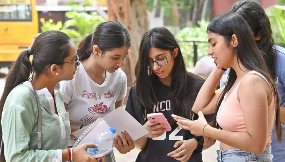 CBSE ने कक्षा 12 के परिणामों पर उठे विवाद पर दी स्पष्टीकरण