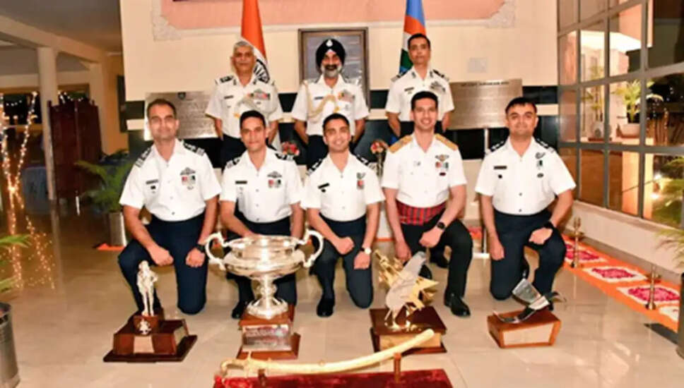 भारतीय सशस्त्र बलों के 17 अधिकारियों ने उड़ान परीक्षण पाठ्यक्रम पूरा किया