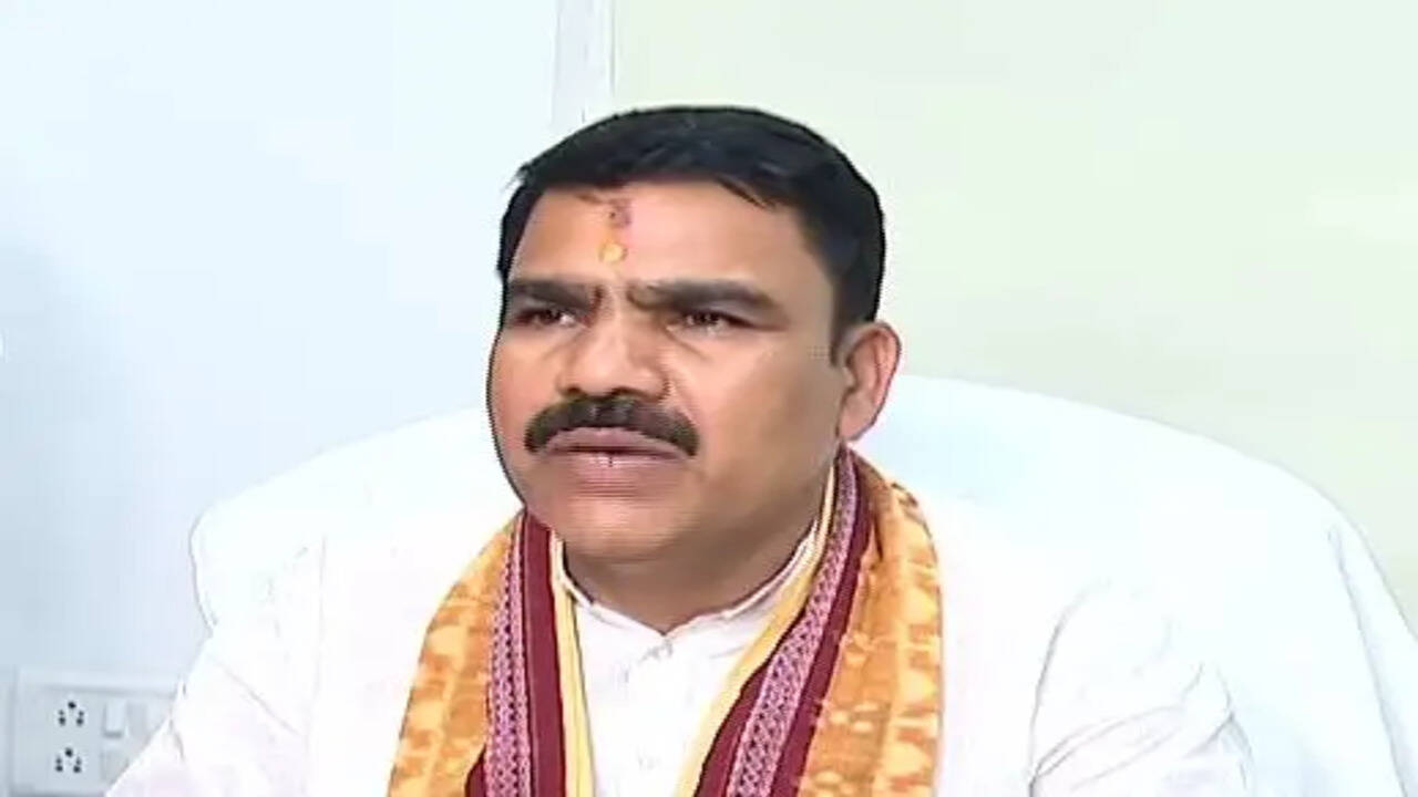 ओडिशा के स्कूलों में नई किताबों में मिलीं 1,600 से अधिक गलतियाँ, क्या है सरकार की प्रतिक्रिया?