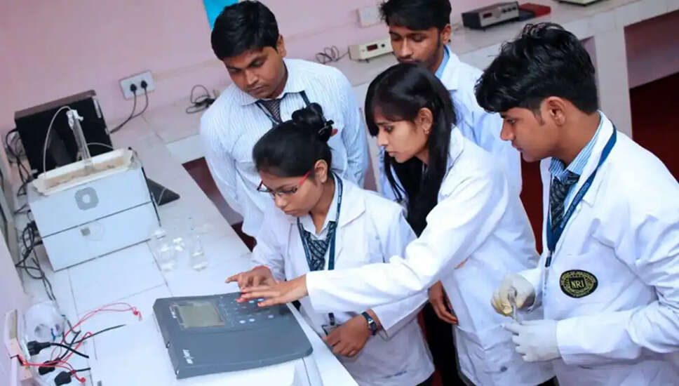 भारत में फार्मेसी शिक्षा में बदलाव: नई B.Pharm पाठ्यक्रम की शुरुआत