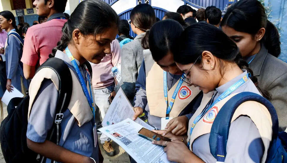 सीबीएसई कक्षा 12 पुनर्मूल्यांकन प्रक्रिया शुरू, छात्रों के लिए महत्वपूर्ण जानकारी