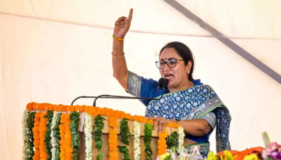 दिल्ली सरकार ने महिलाओं के लिए रात की शिफ्ट में काम करने की अनुमति दी