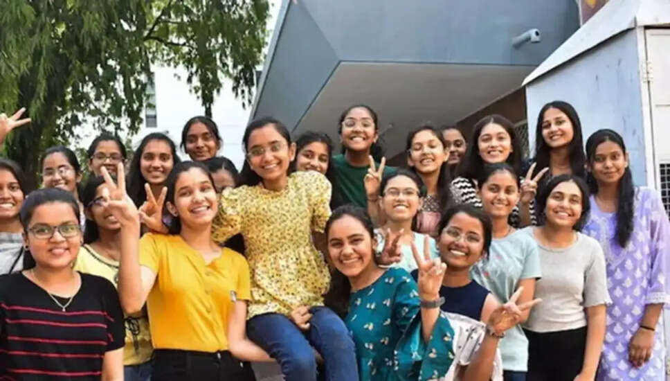 UP बोर्ड परीक्षा परिणाम: 10वीं और 12वीं के छात्रों के लिए पुरस्कारों की घोषणा