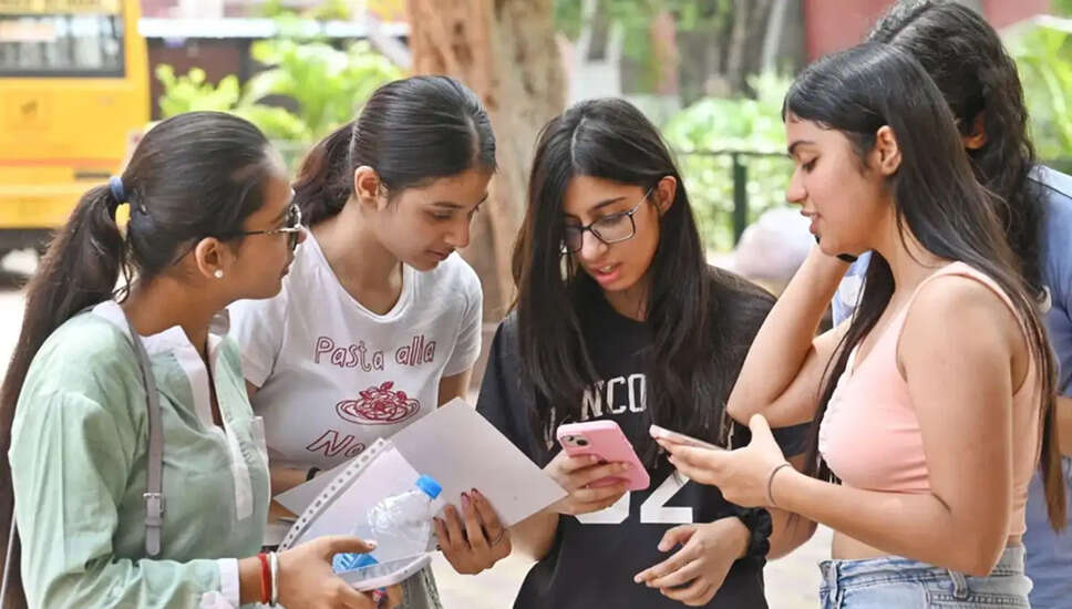 CBSE Class 10 परिणामों की प्रतीक्षा: कौन से राज्य और शहर हैं शीर्ष पर?