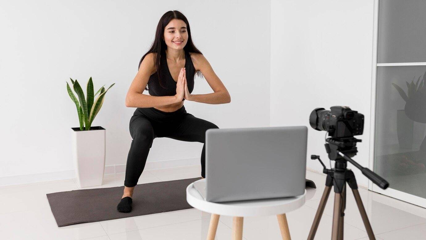 Yoga Career Opportunities: योगा में बनाएं अपना करियर, जानें इन 5 फील्ड्स के बारे में 