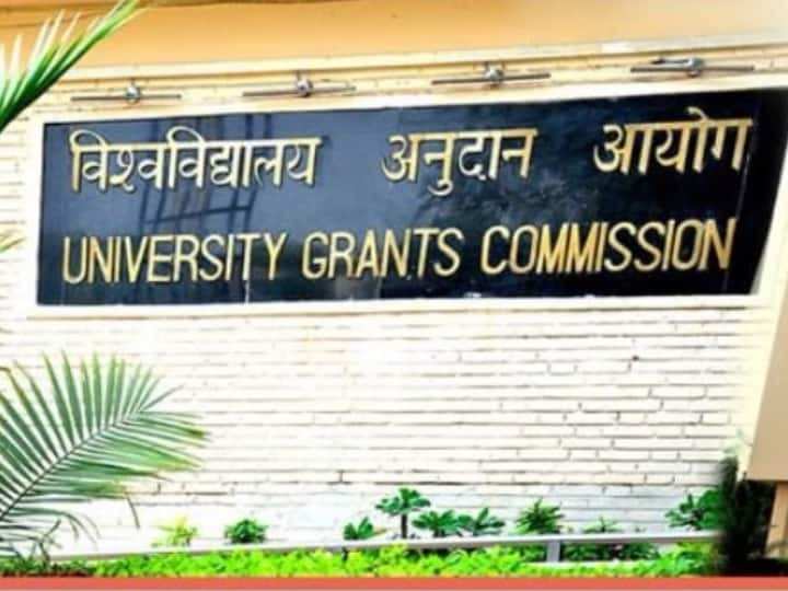 UGC का बड़ा फैसला, विश्वविद्यालयों से कहा डिग्री और सर्टिफिकेट पर ना करें आधार नंबर प्रिंट