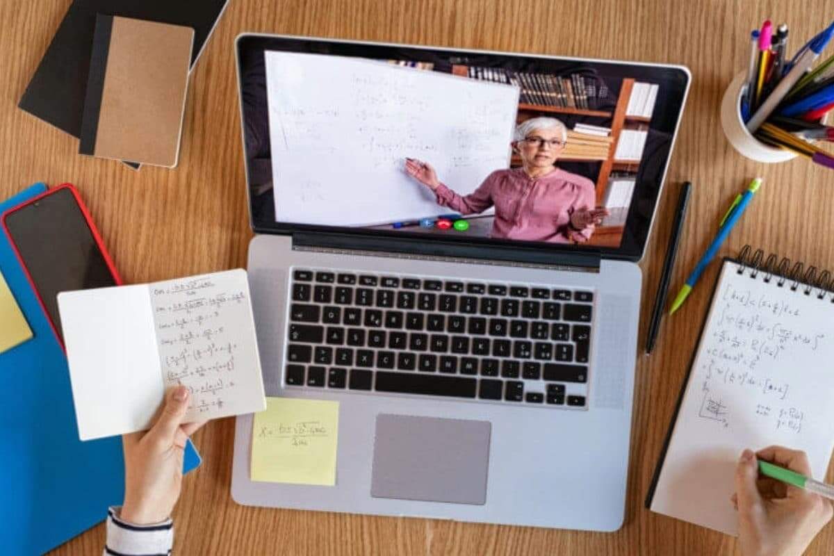 बीएससी आईटी और बीएससी कंप्यूटर साइंस में क्या अंतर है? जाने किस फील्ड का स्कोप है ज्यादा