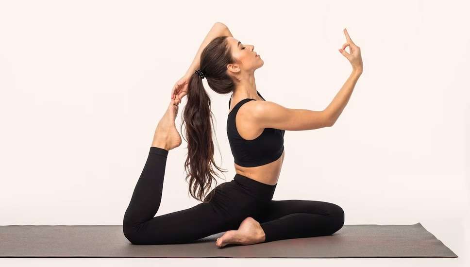 Yoga Career Opportunities: योगा में बनाएं अपना करियर, जानें इन 3 फील्ड्स के बारे में 