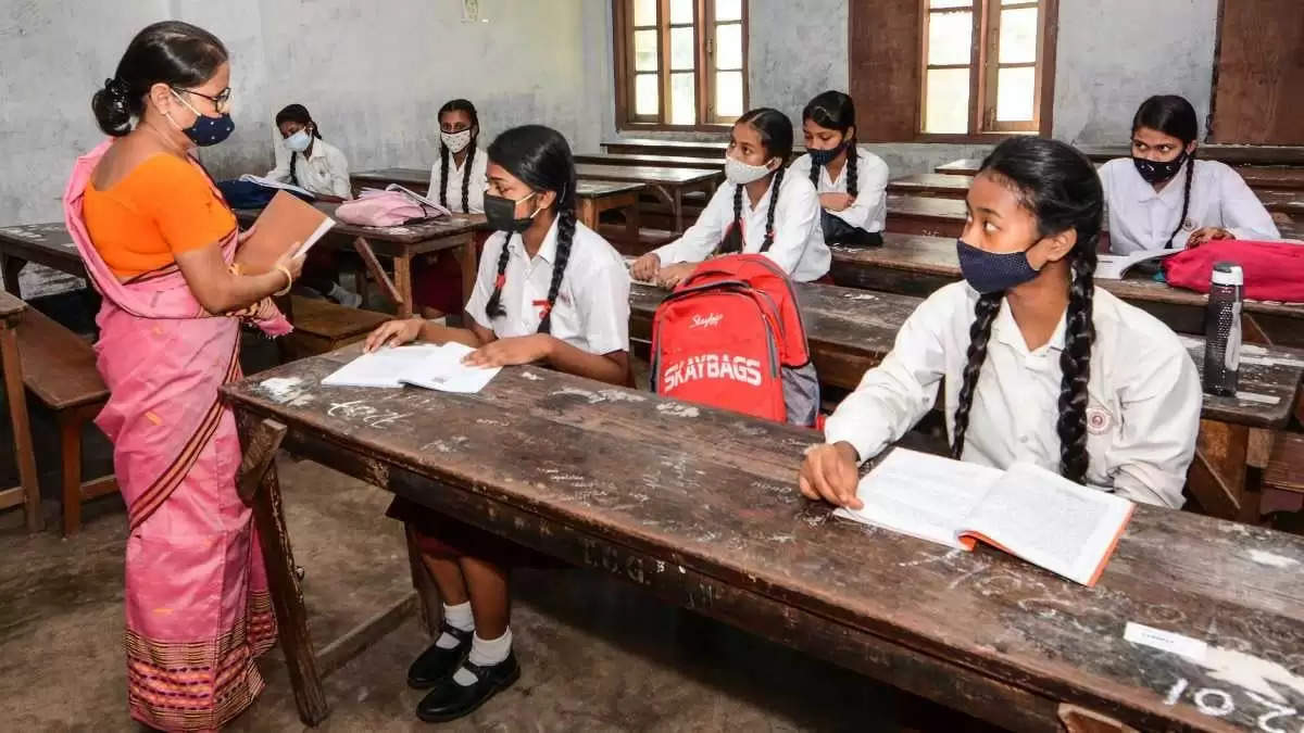 स्कूल शिक्षकों के लिए ड्रेस कोड अनिवार्य, महाराष्ट्र सरकार का आदेश