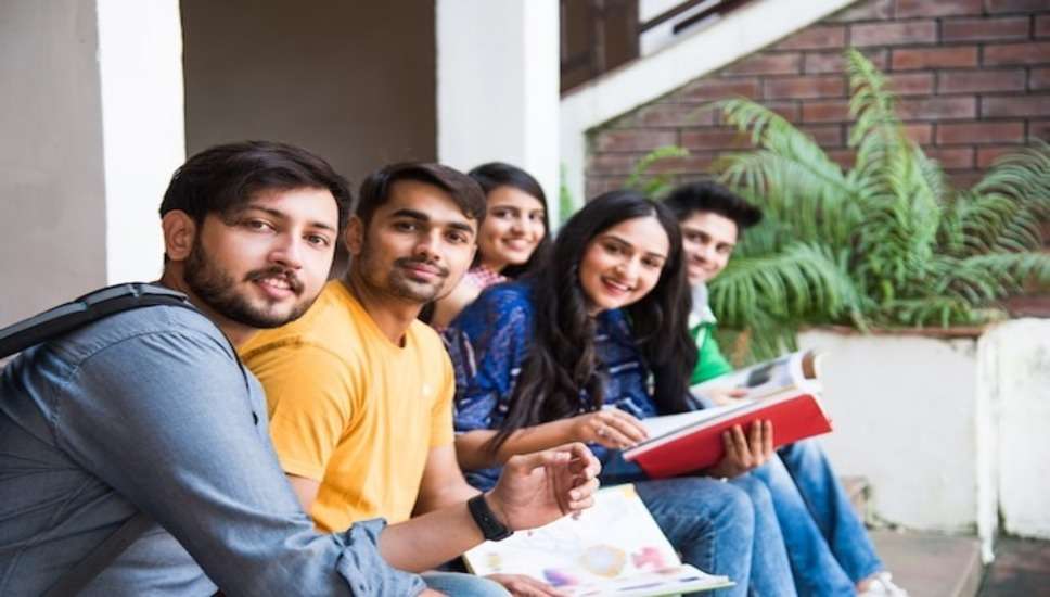 नेशनल टेस्टिंग एजेंसी (एनटीए) द्वारा संचालित कॉमन यूनिवर्सिटी एंट्रेंस टेस्ट (सीयूईटी) भारतीय विश्वविद्यालयों में कई स्नातक और स्नातकोत्तर कार्यक्रमों के लिए दरवाजे खोलने की कुंजी के रूप में कार्य करता है। 15 मई से 31 मई तक निर्धारित, सीयूईटी 2024 की पंजीकरण प्रक्रिया फरवरी में शुरू होने की उम्मीद है, जो इच्छुक छात्रों के लिए एक महत्वपूर्ण समय है।