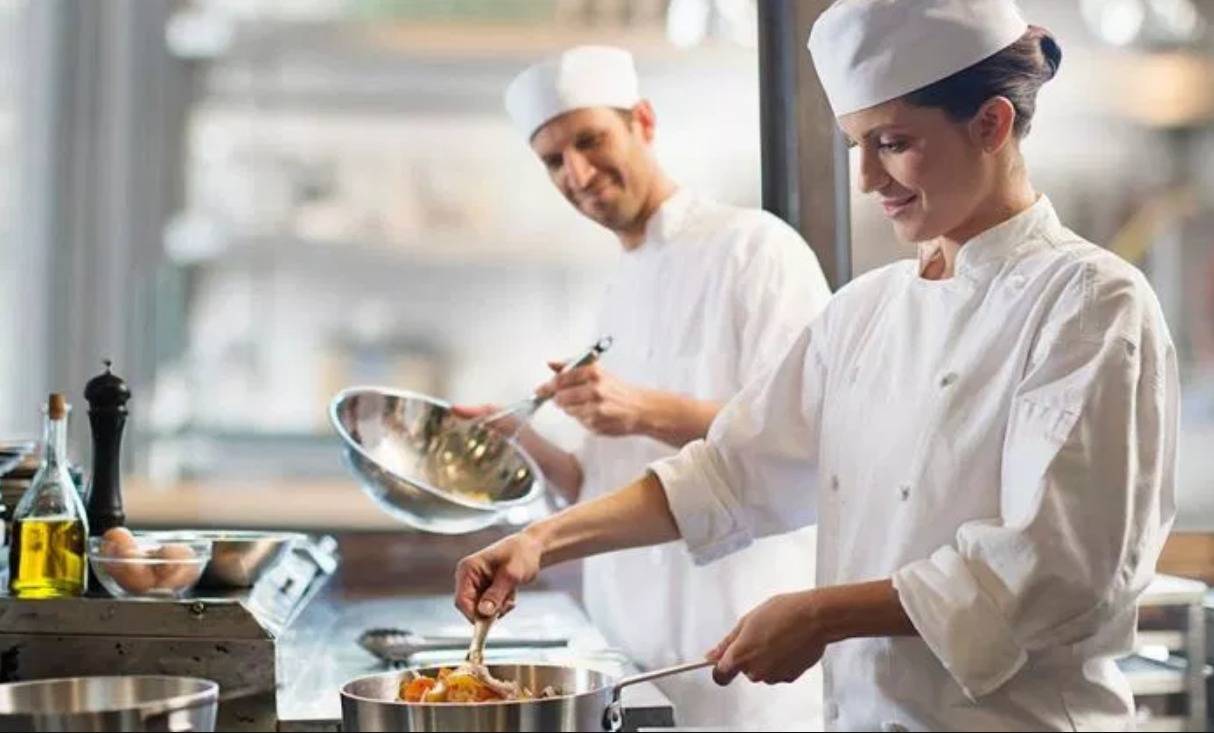 Career in Master chef: मास्टरशेफ बनकर चमका सकते हैं अपना कैरियर , अभी जान लीजिये इसके बारे में 