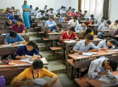 बिहार विद्यालय परीक्षा समिति (बीएसईबी) की ओर से इंटरमीडिएट (12 वीं) की वार्षिक परीक्षा बुधवार से शुरू हो गई। पहले दिन पहली पाली में गणित की परीक्षा ली जा रही है जबकि दूसरी पाली में कला संकाय के हिंदी की परीक्षा ली जाएगी।