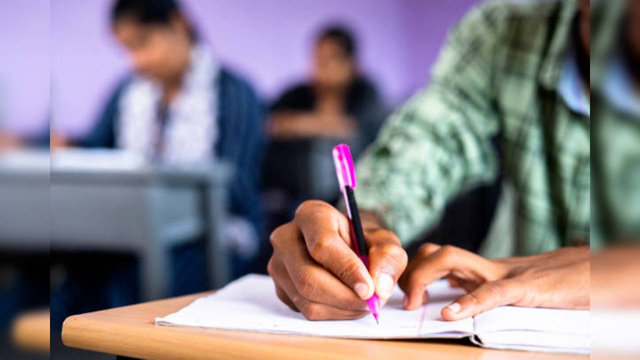 English Language May Not Be Mandatory for Classes 11, 12 in Maharashtra: New Curriculum Draft