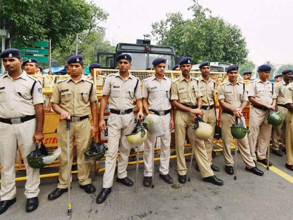दिल्ली पुलिस में कांस्टेबल की सैलरी और सुविधाएं, DCP बनने का तरीका, जानिए सबकुछ