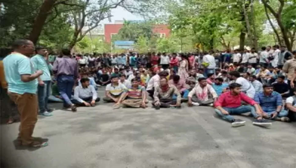 रांची विवि की लाइब्रेरी का छज्जा गिरा, छात्र की मौत, विरोध में सड़क जाम